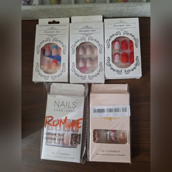 Press-on Nail Bundle - Picture 1 of 6